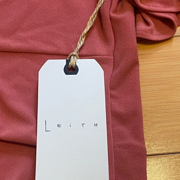 Leith Women's Red Baroque Twist Front Top Size Small NWT Nordstrom - Picture 4 of 9